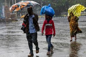 गुजरात के कुछ हिस्सों में हुई बेमौसम बारिश, न्यूनतम तापमान में गिरावट होने का पूर्वानुमान