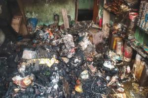 अमरोहा : अज्ञात कारणों से परचून की दुकान में लगी आग, चार लाख रुपये का नुकसान