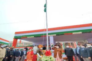 यूपी में धूमधाम से मनाया गया 73वां गणतंत्र दिवस, झांकियों ने मोहा लोगों का मन…