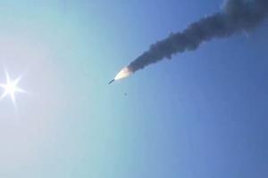 अबू धाबी पर दागी गई दो बैलिस्टिक मिसाइल, यूएई ने रास्ते में ही रोका
