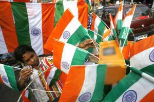 लखनऊ: गणतंत्र दिवस पर इस बार तिरंगे की बिक्री हुई प्रभावित, ये है वजह…