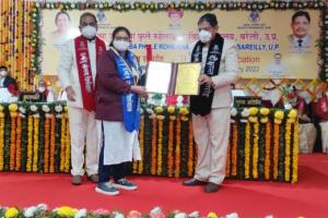बरेली: रुहेलखंड विश्वविद्यालय के दीक्षांत समारोह में 92 टॉपर को दिए गए पदक