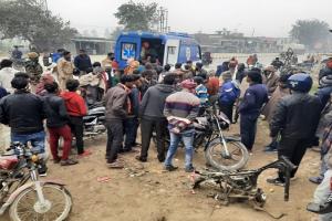 रामपुर : सड़क हादसे में महिला की मौत, पति घायल