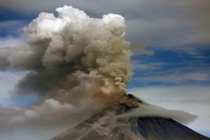 ज्वालामुखी विस्फोट: मुख्य हवाई अड्डे पर जमी राख के साफ होने के बाद टोंगा के लिए मदद सामग्री के साथ रवाना हुई उड़ानें