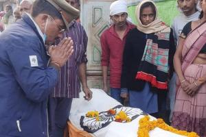 हरदोई: लोकतंत्र सेनानी को दी गई अंतिम विदाई, राजकीय सम्मान के साथ किया गया अंतिम संस्कार