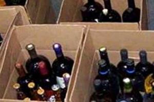 लखनऊ : विभिन्न ब्रांड की अवैध नकली शराब बनाने वाली फैक्ट्री का भंडाफोड़