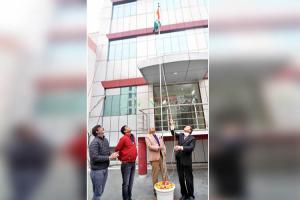 लखनऊ: अमृत विचार कार्यालय में धूमधाम से मनाया गया 73वां गणतंत्र दिवस