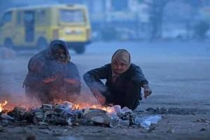 बस्ती: सर्द हवाओं ने बढ़ाई गलन, ठंड से लोग बेहाल
