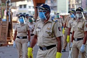 दिल्ली में कोरोना का कहर जारी, एसीपी समेत पुलिस के 300 से अधिक कर्मी वायरस से संक्रमित