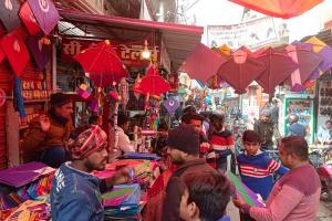 रायबरेली: मकर संक्रांति पर पतंगबाजों का उत्साह चरम पर, बाजार में आईं ये पतंगें
