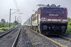 अयोध्या: संदिग्ध परिस्थितियों में रेलवे लाइन पर मिला युवक का शव, जांच शुरू