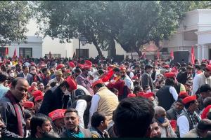 लखनऊ: वर्चुअल रैली में भीड़ जुटाने पर सपा के 2500 नेताओं पर दर्ज हुई FIR