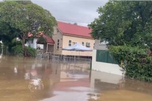 ऑस्ट्रेलिया के पूर्वी तट पर भीषण बाढ़ में डूबा 26 लाख की आबादी वाला शहर, आठ लोगों की मौत