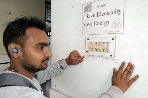 बरेली: स्वयंसेवकों ने बिजली बचाओ अभियान चलाया