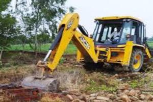 अयोध्या: ग्राम समाज की भूमि पर हो रहे अवैध निर्माण को लेखपाल ने रुकवाया