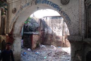 शाहजहांपुर: खंडहर में तब्दील हो चुकीं संस्कृत पाठशालाएं, कैसे गूंजें मंत्र