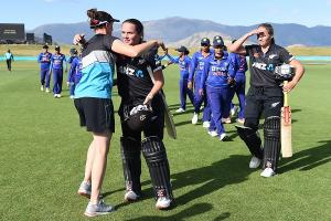 IND-W vs NZ-W: दूसरे वनडे में न्यूजीलैंड ने भारत को तीन विकेट से हराया, सीरीज में 2-0 की बढ़त बनाई