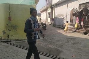अमरोहा : तिगरी में मतदान केंद्र पर पीठासीन अधिकारी गायब, हड़कंप