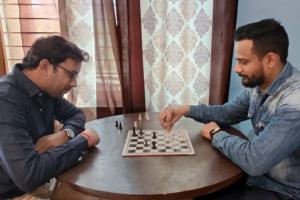 सीतापुर: शतरंज की चालों में चैंपियन बने आयुष वर्मा