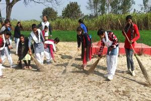 अयोध्या: एनएसएस शिविर के तहत चलाया गया स्वच्छता अभियान
