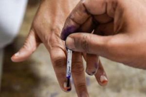 लखनऊ के 114 क्षेत्रों में रहता है दबंगों का बोलबाला, पैरामिलिट्री की कड़ी सुरक्षा में पड़ेगा वोट