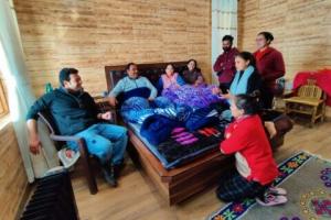 देहरादून: इमोशनल वीडियो के बाद जीत को लेकर पूरी तरह आश्वस्त हैं अनुकृति, परिवार संग बिता रहीं फुर्सत के पल