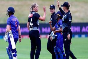 बल्लेबाजों का खराब प्रदर्शन, न्यूजीलैंड ने महिला टी-20 मुकाबले में भारत को 18 रन से हराया