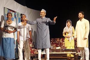 शाहजहांपुर: एकता का संदेश दे गया नाटक मेरे भाई मेरे दोस्त