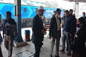 हरदोई: रेलवे महाप्रबंधक ने बालामऊ जंक्शन का किया निरीक्षण