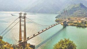 उत्तराखंड का डोबरा-चांठी पुल देश का पहला ऐसा झूला पुल है, जिसकी लंबाई 725 मीटर है