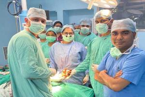 लखनऊ: KGMU के डॉक्टरों को मिली बड़ी सफलता, सर्जरी करके मरीज के कटे हाथ को फिर से जोड़ा
