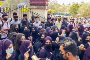 कर्नाटक हिजाब विवाद: फैसला सुनाने वाले तीनों जजों को मिली Y कैटेगरी की सुरक्षा