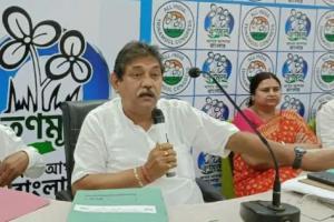 पश्चिम बंगाल: BJP वोटर्स को धमकी देने वाले TMC MLA पर चुनाव आयोग की कार्रवाई, प्रचार पर लगाई रोक