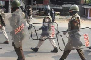 असम: पुलिस के साथ मुठभेड़ में दो तस्कर घायल