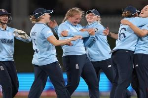 ICC Women’s WC 2022 : इंग्लैंड की जीत में चमकी डेनिएल व्याट और सोफी एक्लेस्टोन, साउथ अफ्रीका को 137 रनों से हराकर फाइनल में बनाई जगह