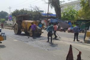 अमृत विचार की खबर का असर, जिले भर में टूटी सड़कों की मरम्मत का काम शुरू