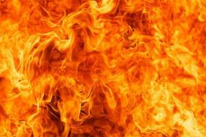 लखनऊ: पेंट की दुकान में लगी भीषण आग, लाखों का सामान जलकर हुआ राख
