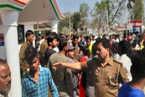 बाराबंकी: ‘योगी-मोदी जय श्री राम’ का नारा लगाने पर युवक की हुई पिटाई, घटनास्थल पर भारी पुलिस बल तैनात