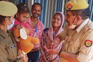पीलीभीत: सुनगढ़ी पुलिस ने बिछड़े मासूम को परिवार से मिलाकर दी मुस्कान