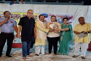 सीतापुर: खत्री समाज का होली मिलन समारोह संपन्न, कई लोग हुए सम्मानित
