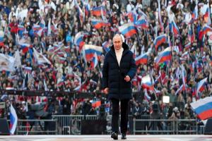 Russia-Ukraine war : सेना की प्रशंसा में रूसी राष्ट्रपति ने की विशाल रैली, जेलेंस्की ने पुतिन से मिलने का किया आग्रह