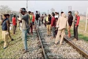 संभल: रेलवे ट्रैक पर मिला युवक का शव, पिता ने जताई हत्या की आशंका