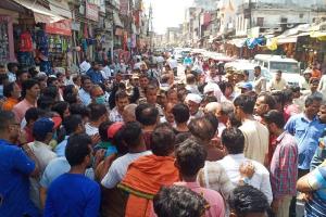अयोध्या: नगर निगम की कार्रवाई से भड़के व्यापारी, सड़क जामकर की नारेबाजी, यातायात व्यवस्था चरमराई
