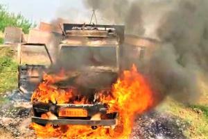 रामपुर : हाईटेंशन करंट की चपेट में आकर मजदूर झुलसा, पिकअप में लगी आग