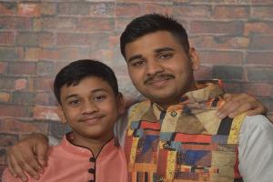 गोरखपुर: सोशल मीडिया पर दो भाई अपने गीत ‘बटन दबेगा टन टन टन’ के जरिए कर रहे हैं लोगों को मतदान के लिए जागरूक