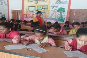 बहराइच: परिषदीय स्कूलों में शुरू हुईं परीक्षाएं, 2803 स्कूलों के 532442 बच्चे हुए शामिल