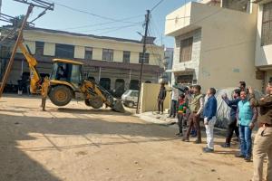 शाहजहांपुर: पालिका प्रशासन ने सार्वजनिक जमीन से हटाया कब्जा