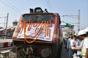  रामपुर: लालकुंआ से रामपुर तक 66 किमी की दूरी इलेक्ट्रिक ट्रेन ने 55 मिनट में की तय