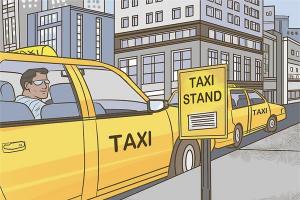 बरेली: अवैध टैक्सी स्टैंड पर खड़े वाहनों का चालान कर रही पुलिस