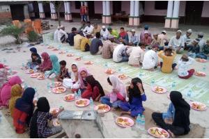 अयोध्या: हिन्दू समाजसेवी ने पचास मस्जिदों में कराया रोजा इफ्तार, पेश की सौहार्द की मिसाल